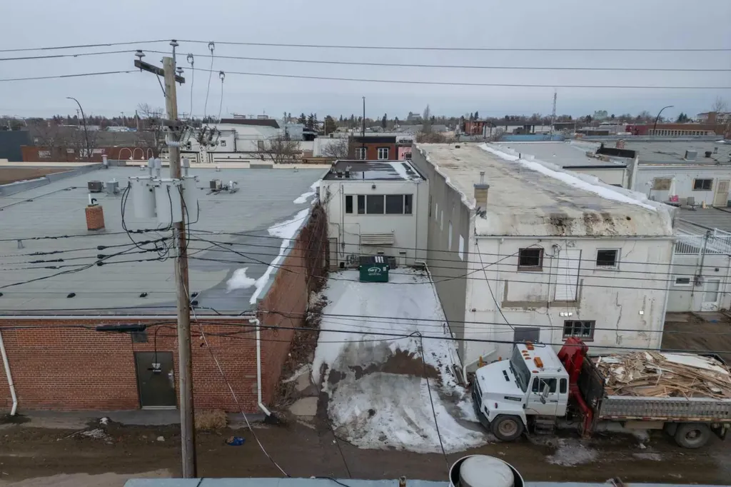 5030 50 Street Camrose AB T4V 1R3
