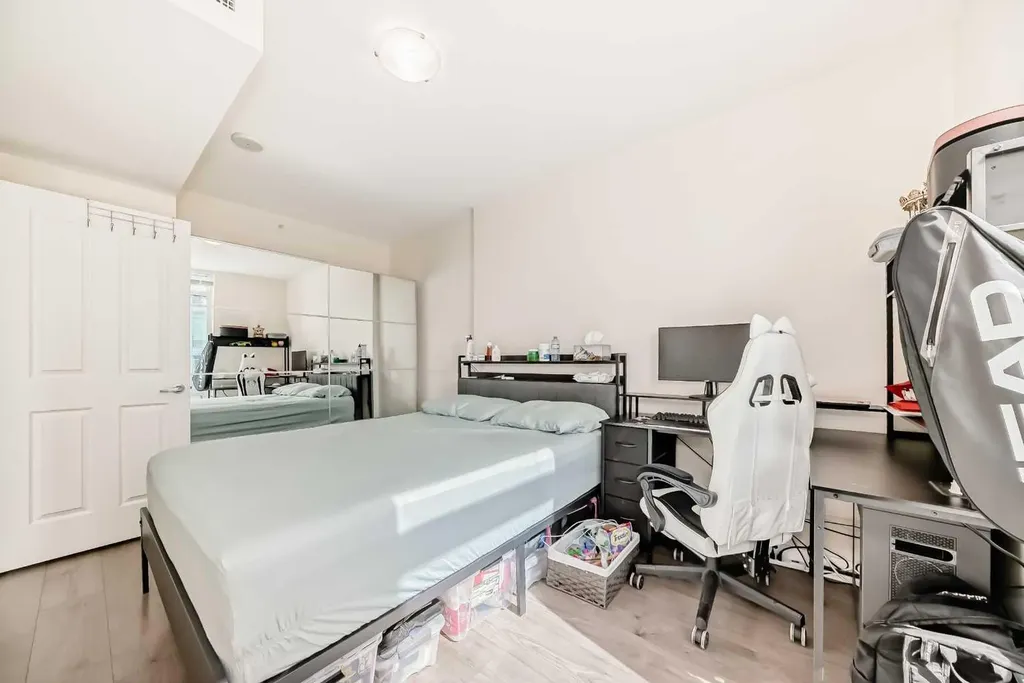 30 Brentwood Common NW Calgary AB T2L2L8