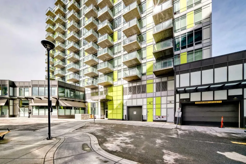 30 Brentwood Common NW Calgary AB T2L2L8
