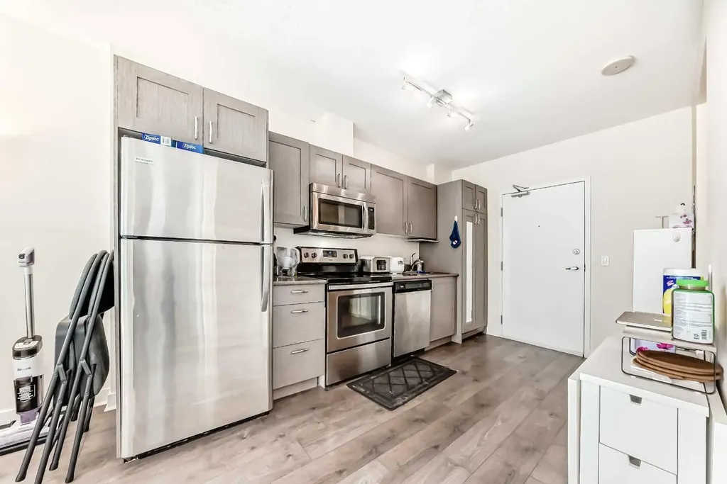 30 Brentwood Common NW Calgary AB T2L2L8