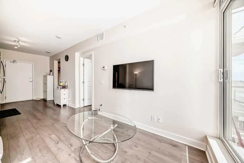 30 Brentwood Common NW Calgary AB T2L2L8