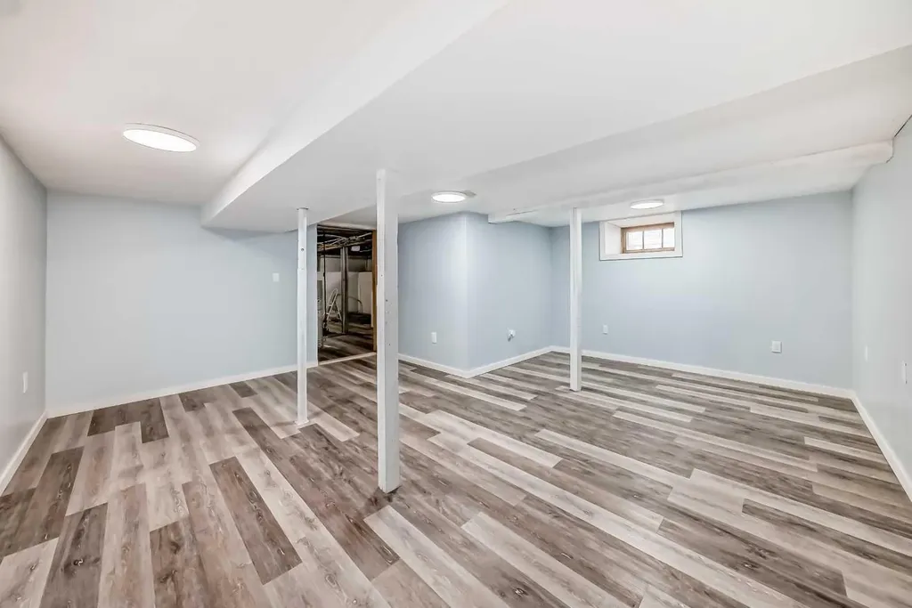 5017 54 Avenue Ponoka AB T4J 1H2