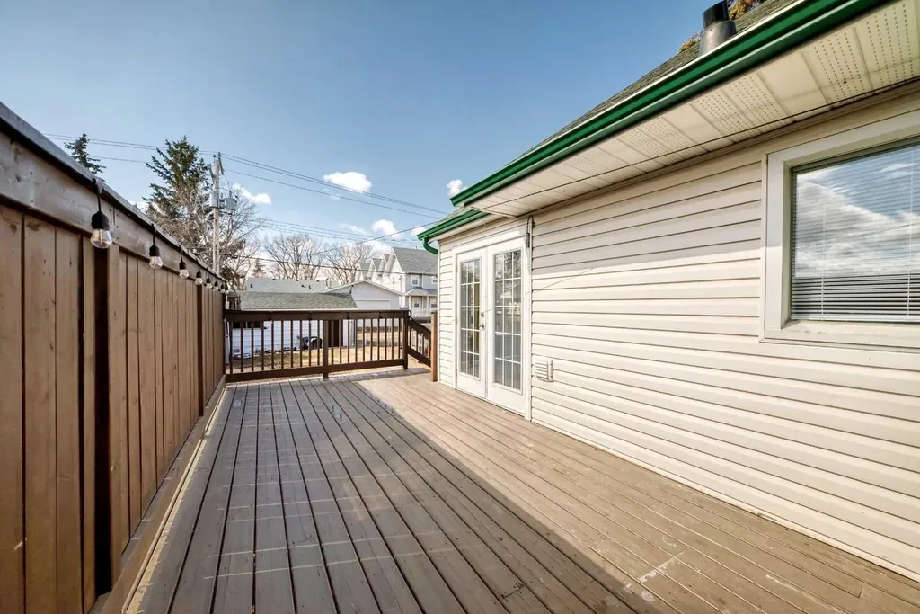 5017 54 Avenue Ponoka AB T4J 1H2