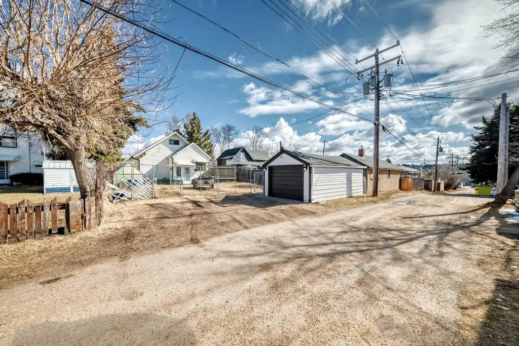 5017 54 Avenue Ponoka AB T4J 1H2