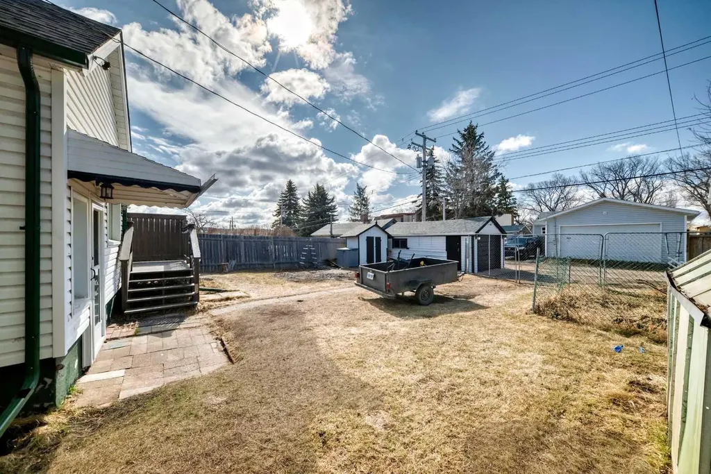 5017 54 Avenue Ponoka AB T4J 1H2