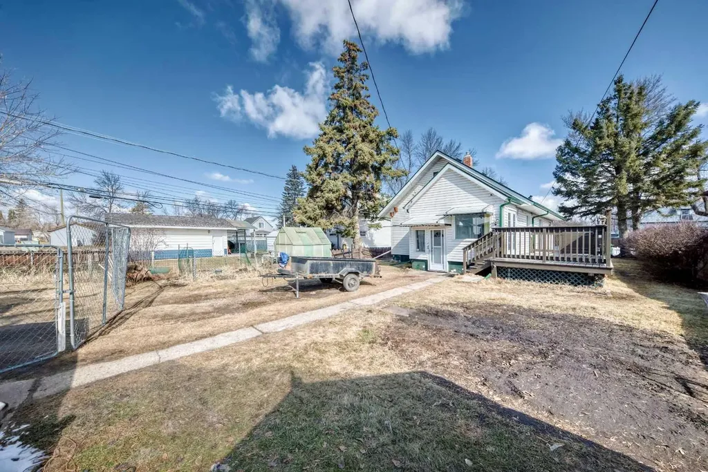 5017 54 Avenue Ponoka AB T4J 1H2
