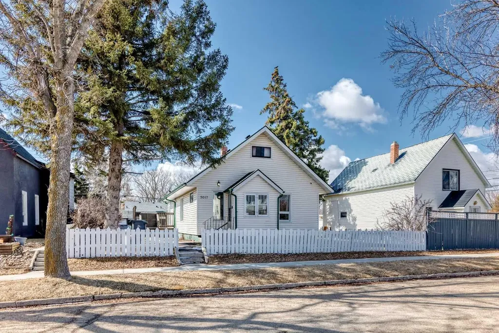 5017 54 Avenue Ponoka AB T4J 1H2