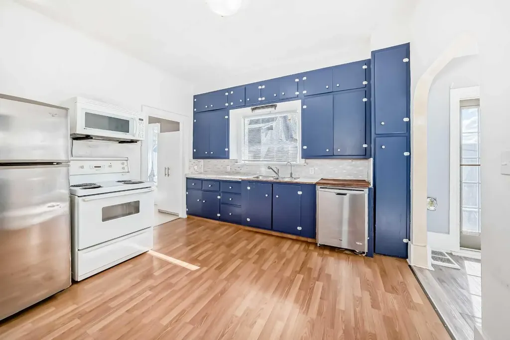5017 54 Avenue Ponoka AB T4J 1H2