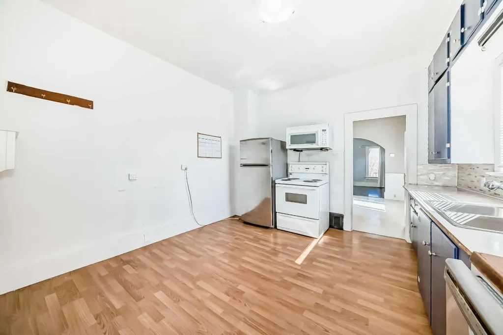 5017 54 Avenue Ponoka AB T4J 1H2