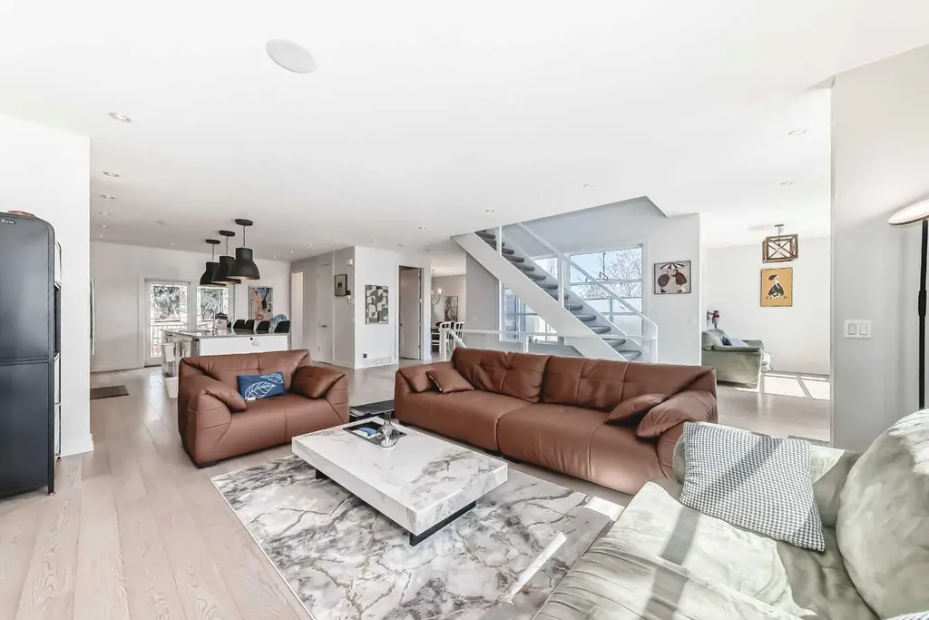 112 Hanover Road SW Calgary AB T2V 3J4