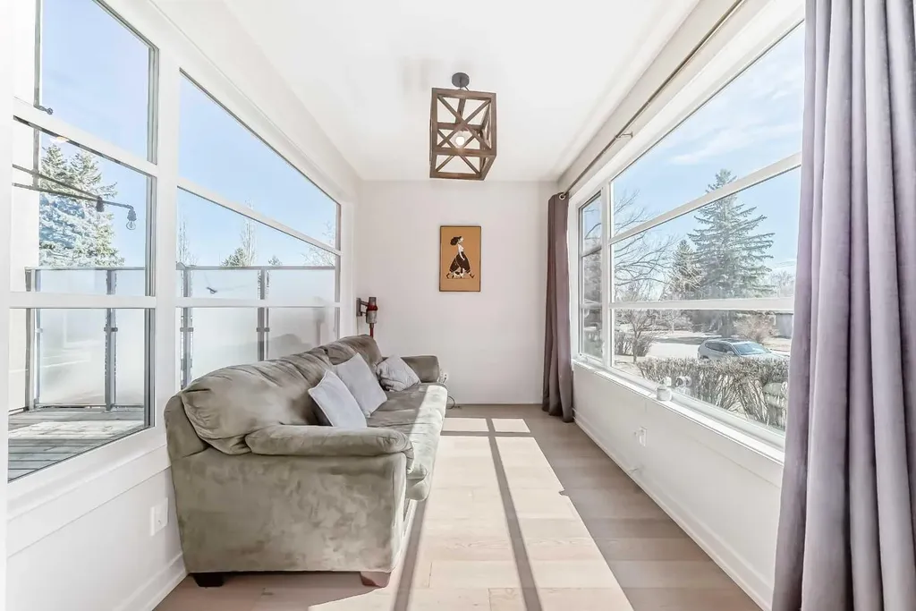112 Hanover Road SW Calgary AB T2V 3J4