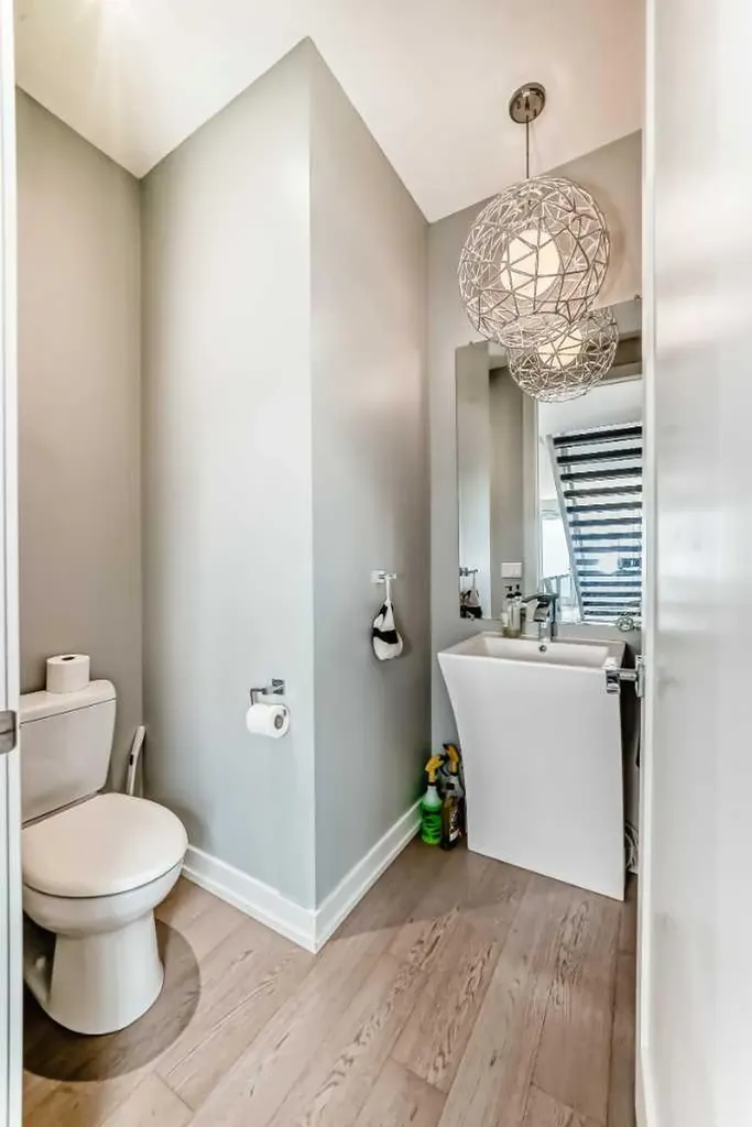 112 Hanover Road SW Calgary AB T2V 3J4