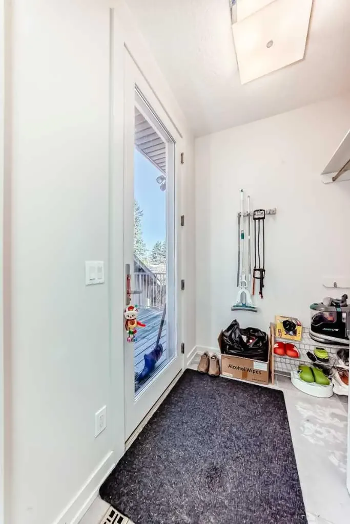 112 Hanover Road SW Calgary AB T2V 3J4