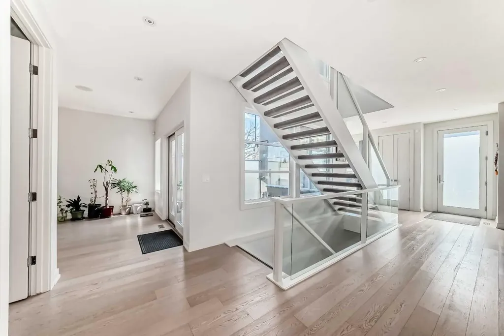 112 Hanover Road SW Calgary AB T2V 3J4