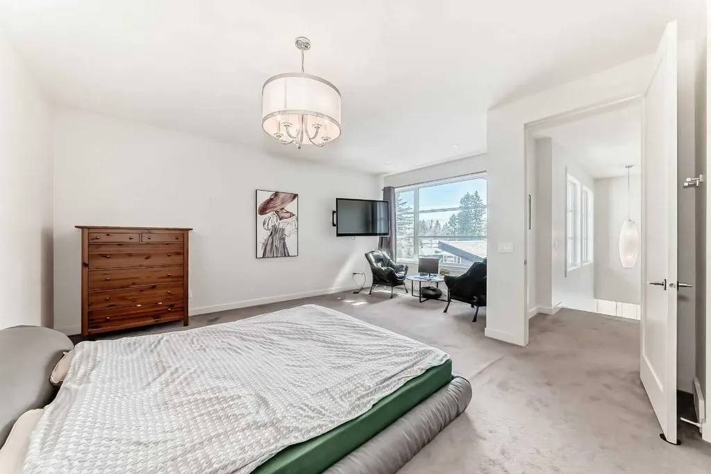 112 Hanover Road SW Calgary AB T2V 3J4