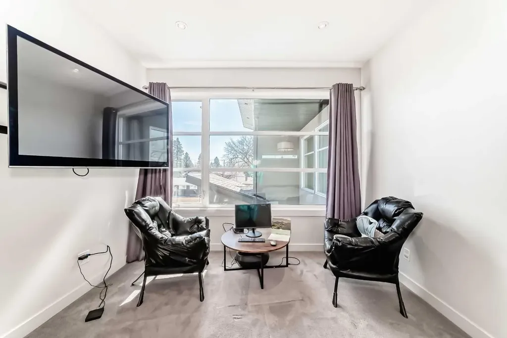 112 Hanover Road SW Calgary AB T2V 3J4