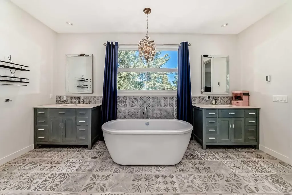 112 Hanover Road SW Calgary AB T2V 3J4