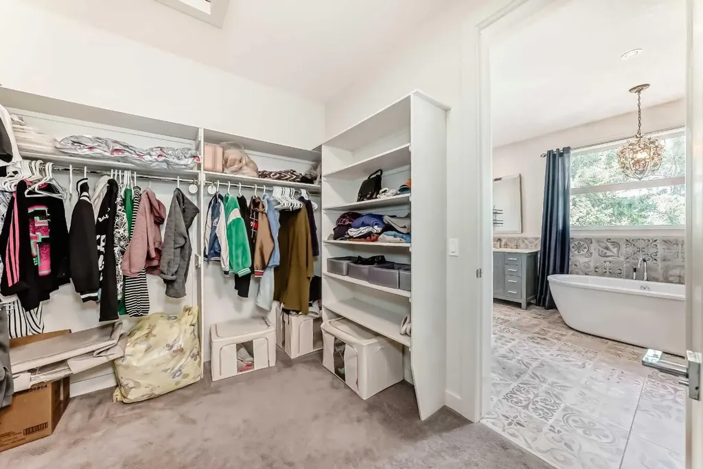 112 Hanover Road SW Calgary AB T2V 3J4