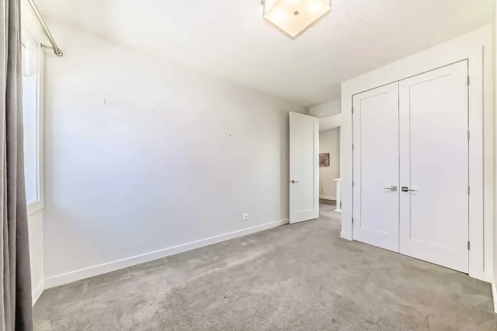 112 Hanover Road SW Calgary AB T2V 3J4