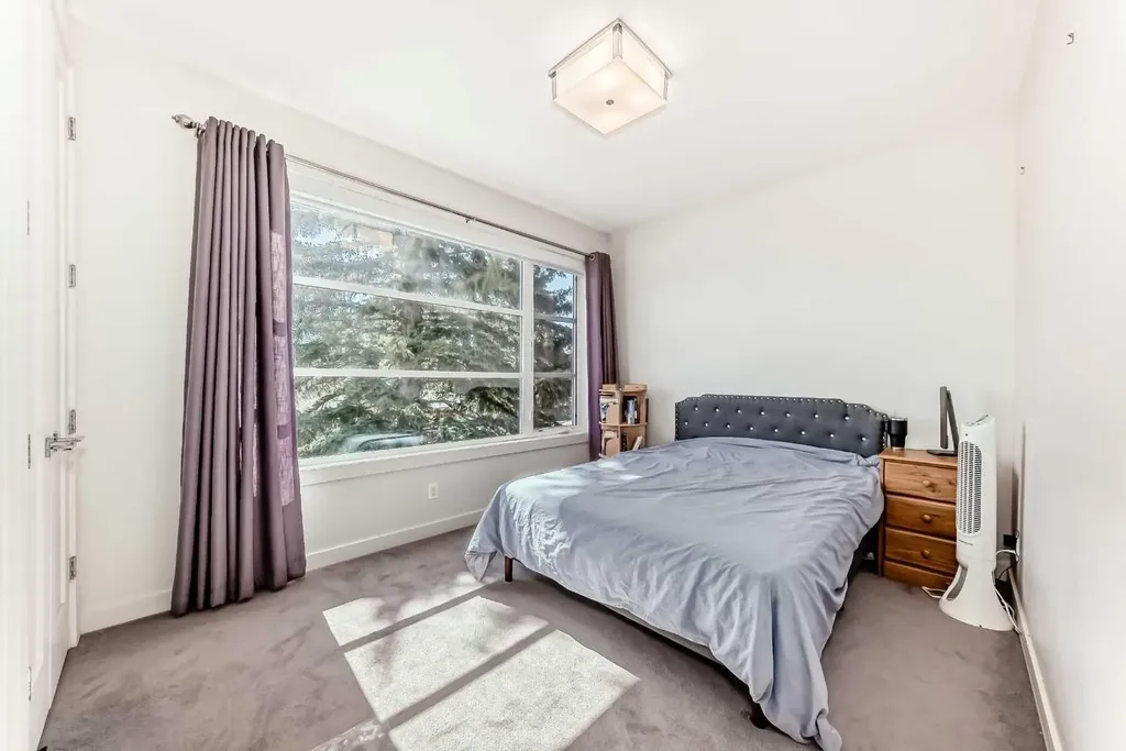 112 Hanover Road SW Calgary AB T2V 3J4