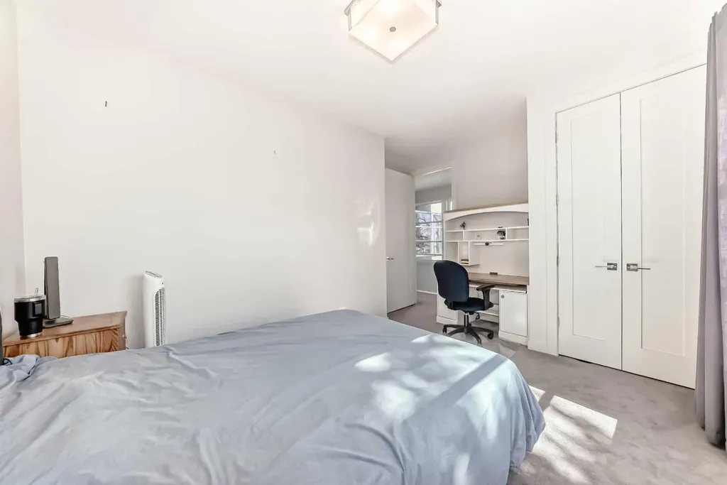 112 Hanover Road SW Calgary AB T2V 3J4