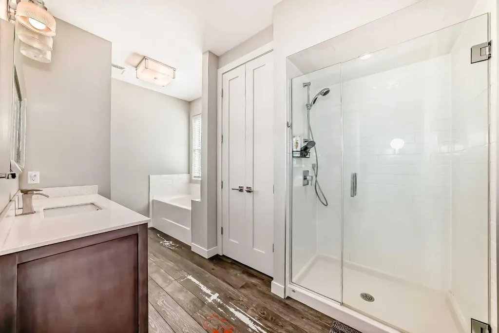 112 Hanover Road SW Calgary AB T2V 3J4