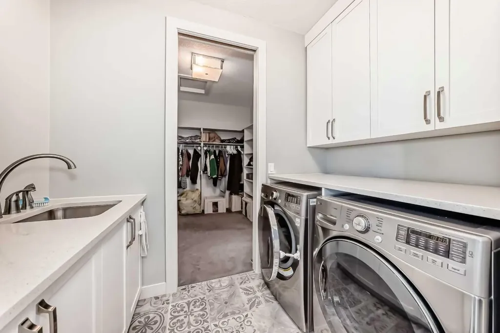 112 Hanover Road SW Calgary AB T2V 3J4