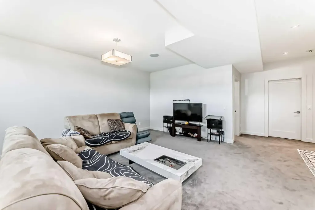 112 Hanover Road SW Calgary AB T2V 3J4