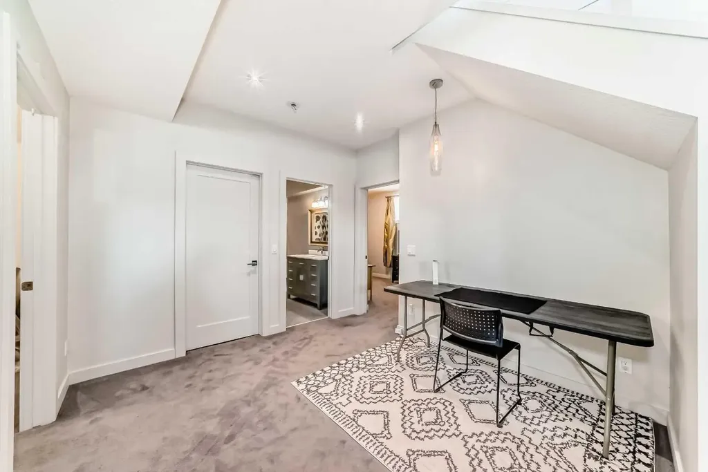 112 Hanover Road SW Calgary AB T2V 3J4