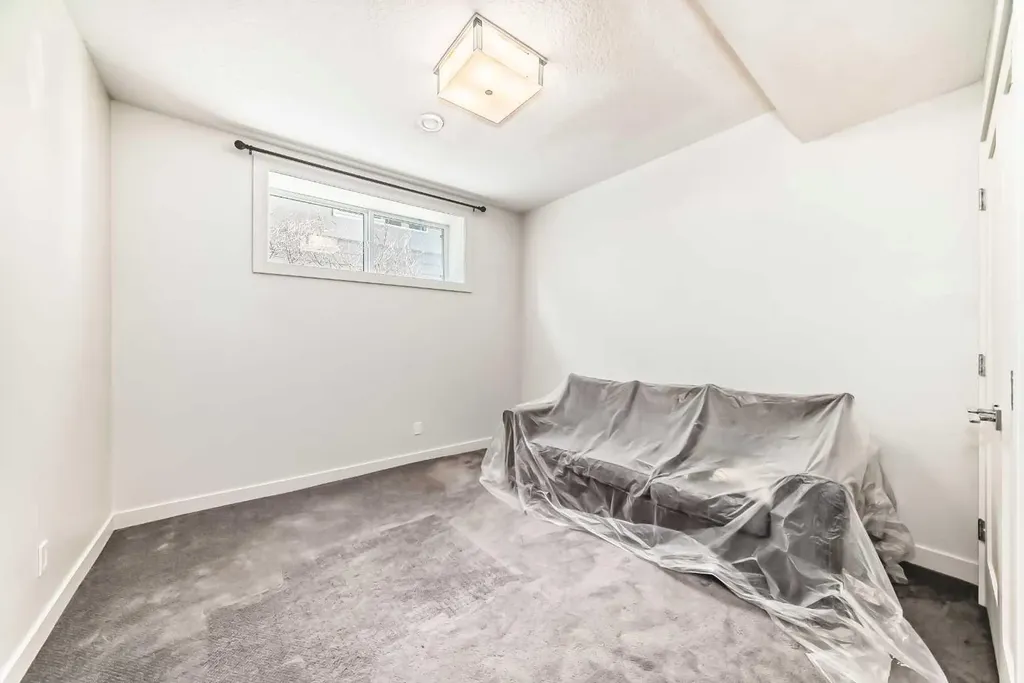 112 Hanover Road SW Calgary AB T2V 3J4