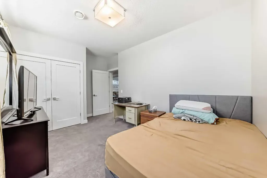 112 Hanover Road SW Calgary AB T2V 3J4