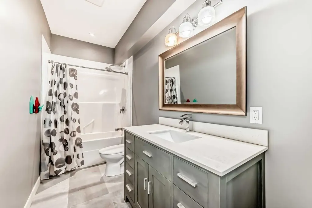 112 Hanover Road SW Calgary AB T2V 3J4