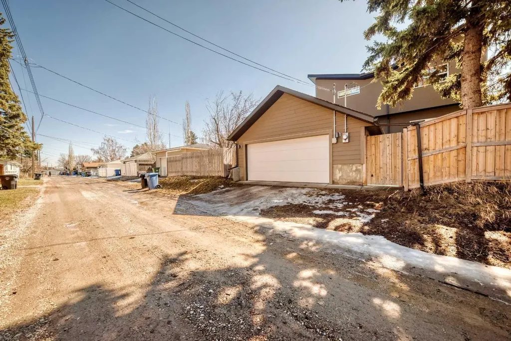 112 Hanover Road SW Calgary AB T2V 3J4