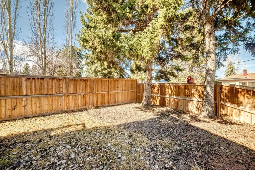 112 Hanover Road SW Calgary AB T2V 3J4
