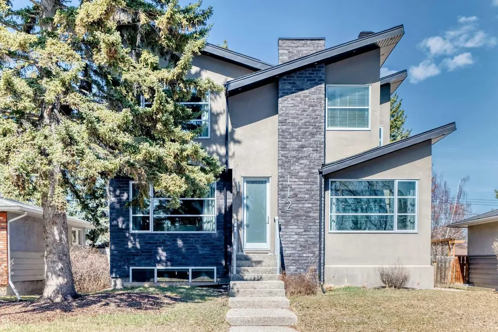 112 Hanover Road SW Calgary AB T2V 3J4