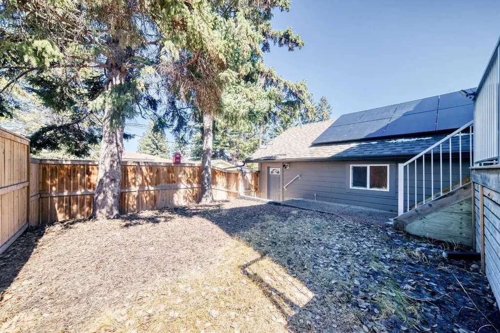 112 Hanover Road SW Calgary AB T2V 3J4