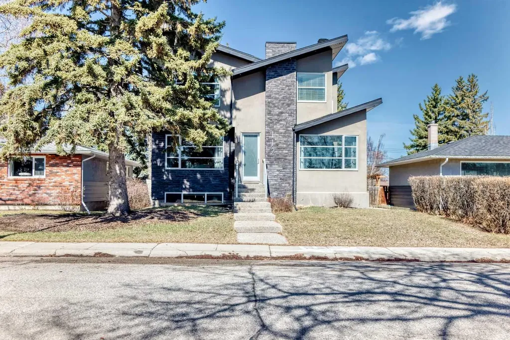 112 Hanover Road SW Calgary AB T2V 3J4