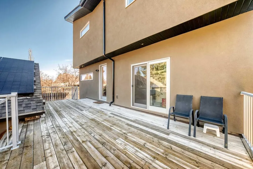 112 Hanover Road SW Calgary AB T2V 3J4