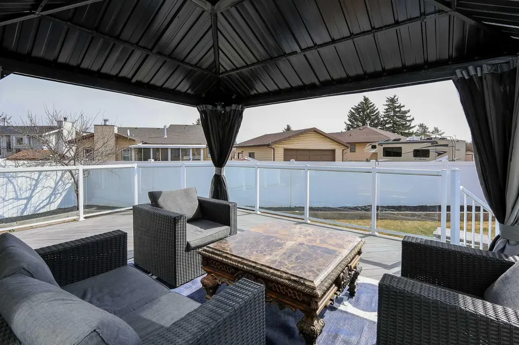 25 Kee Close Red Deer AB T4P 3M4