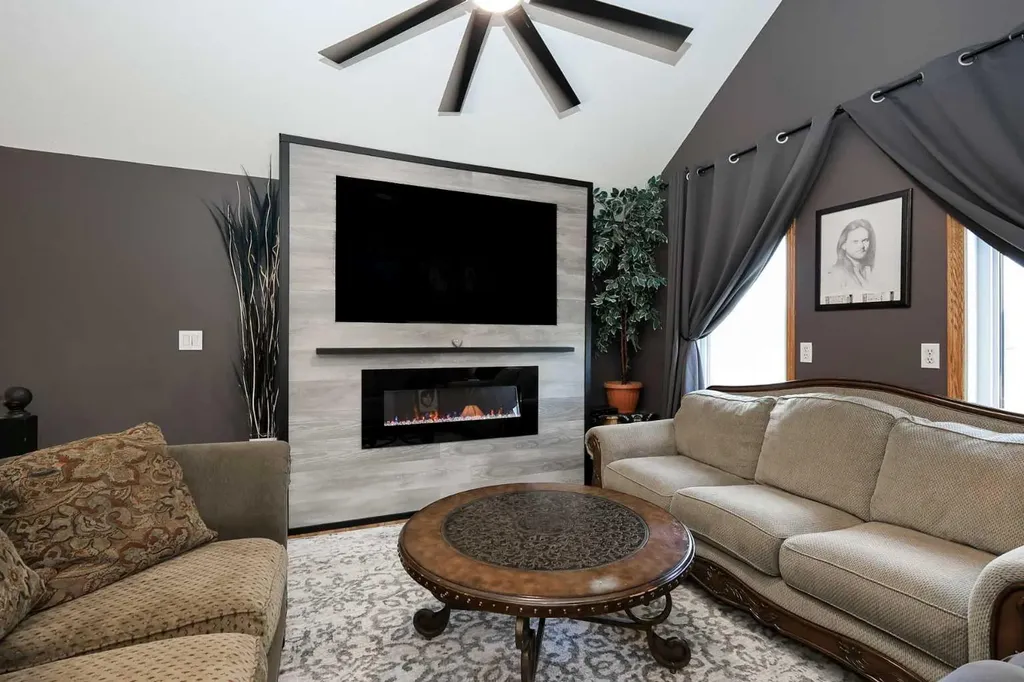25 Kee Close Red Deer AB T4P 3M4