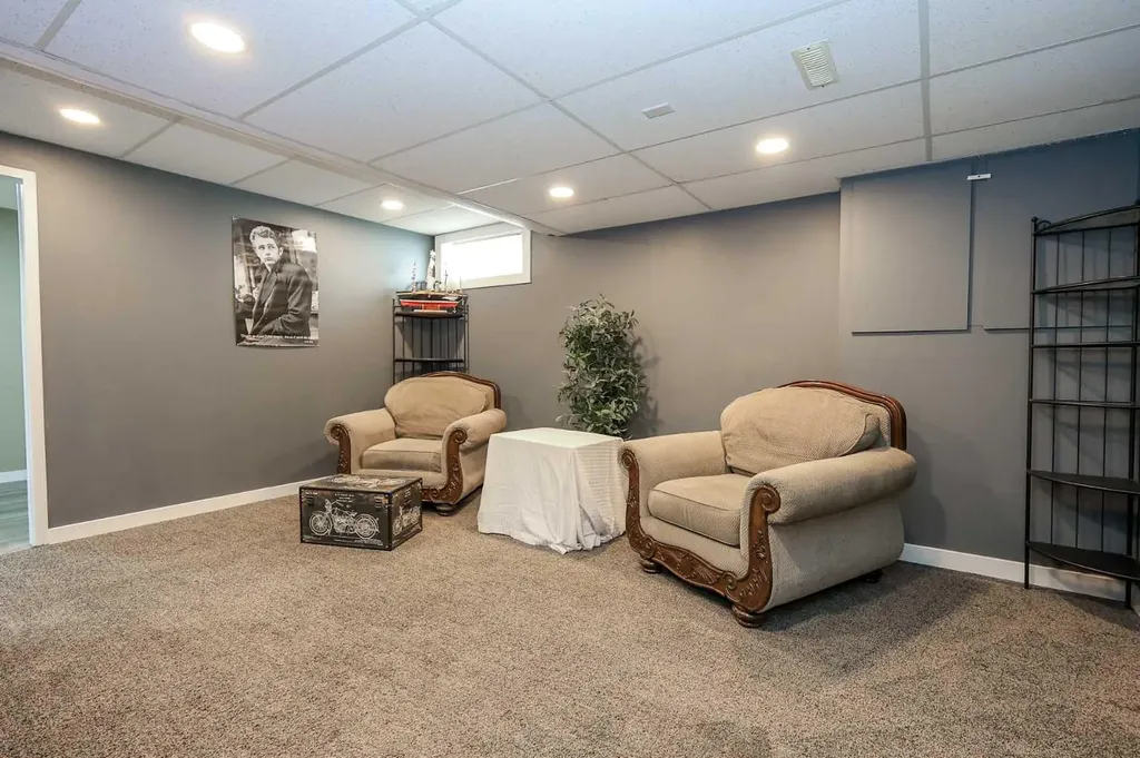25 Kee Close Red Deer AB T4P 3M4