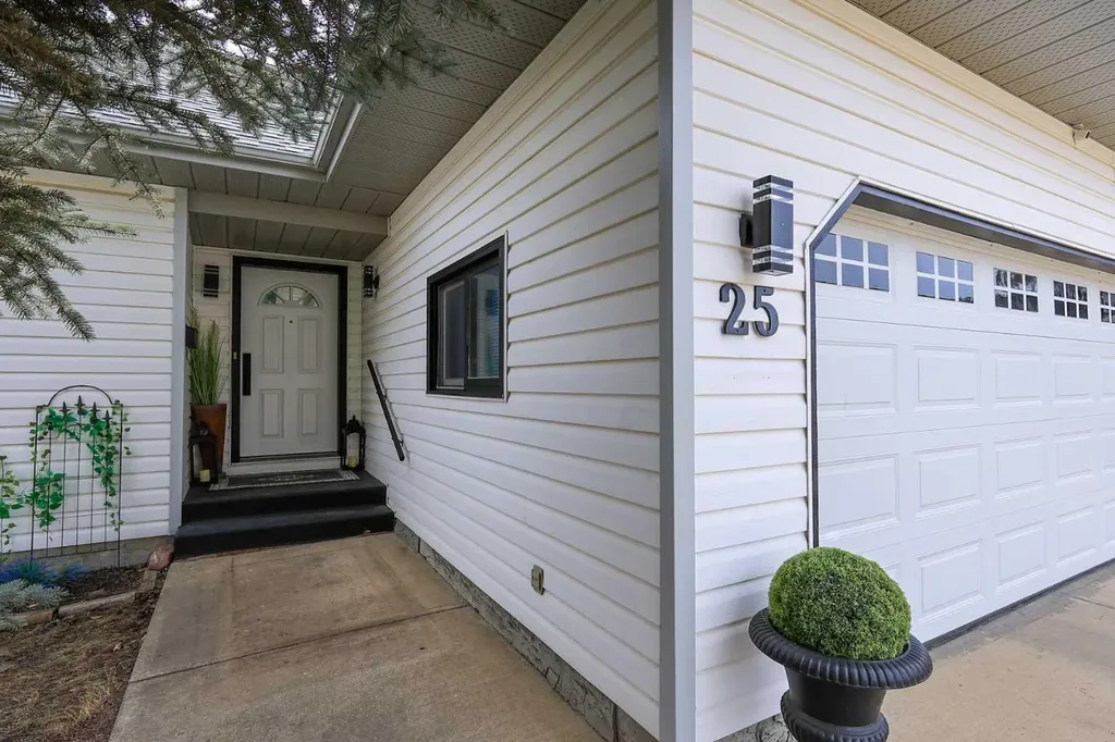 25 Kee Close Red Deer AB T4P 3M4