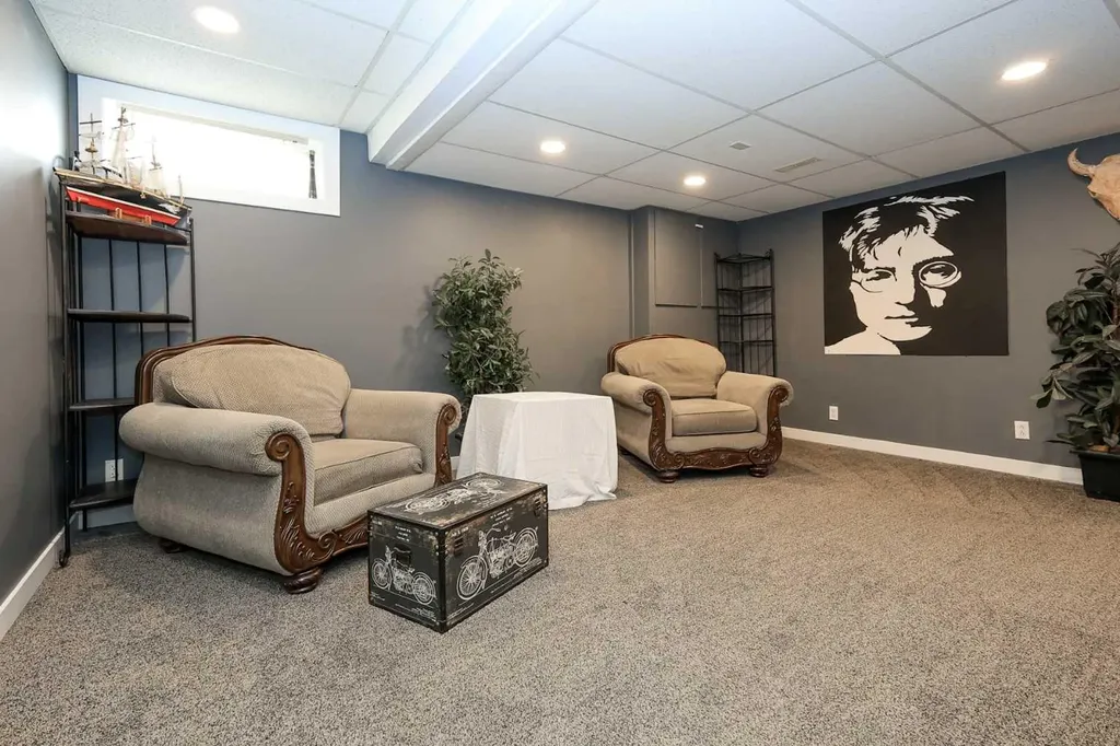 25 Kee Close Red Deer AB T4P 3M4