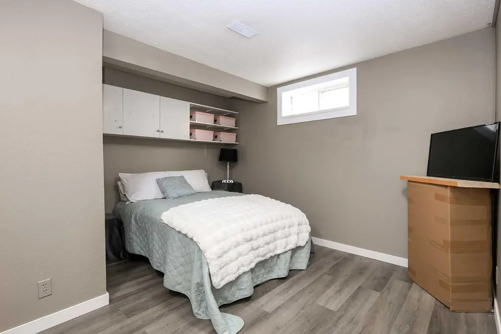 25 Kee Close Red Deer AB T4P 3M4