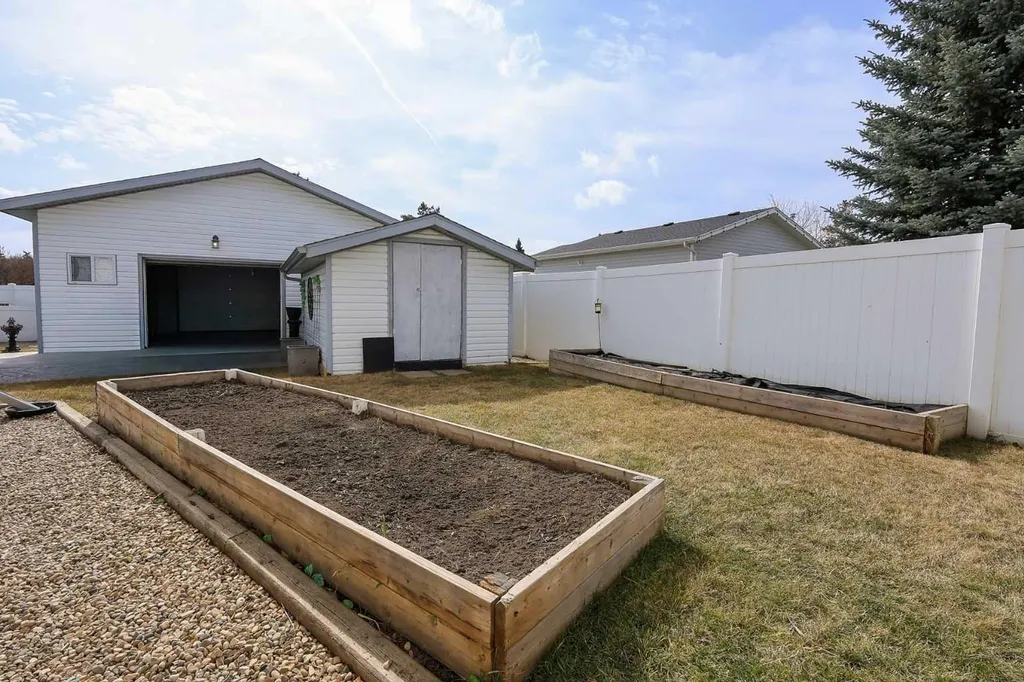 25 Kee Close Red Deer AB T4P 3M4
