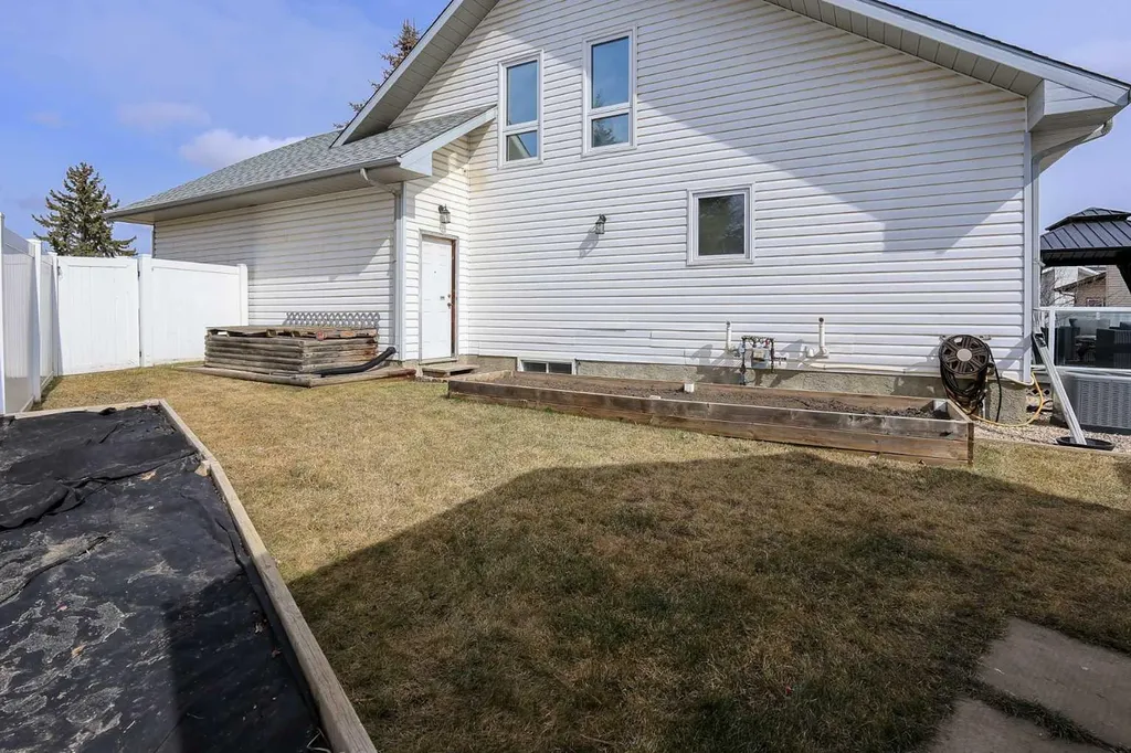 25 Kee Close Red Deer AB T4P 3M4