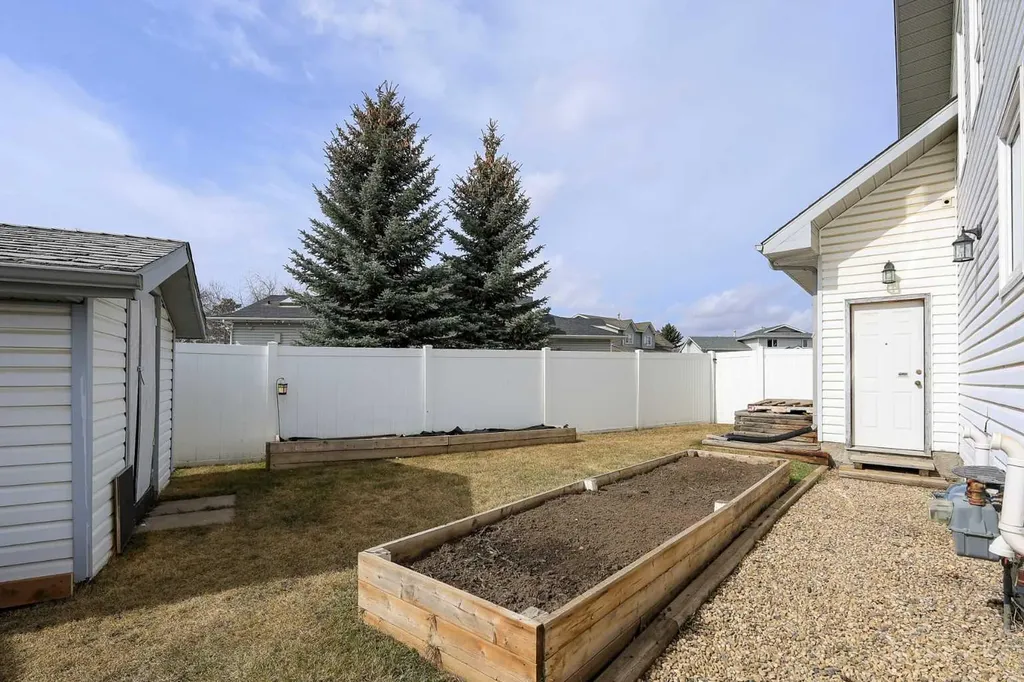 25 Kee Close Red Deer AB T4P 3M4