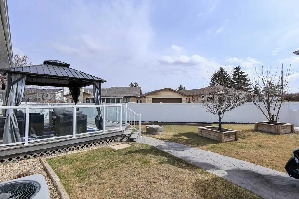 25 Kee Close Red Deer AB T4P 3M4