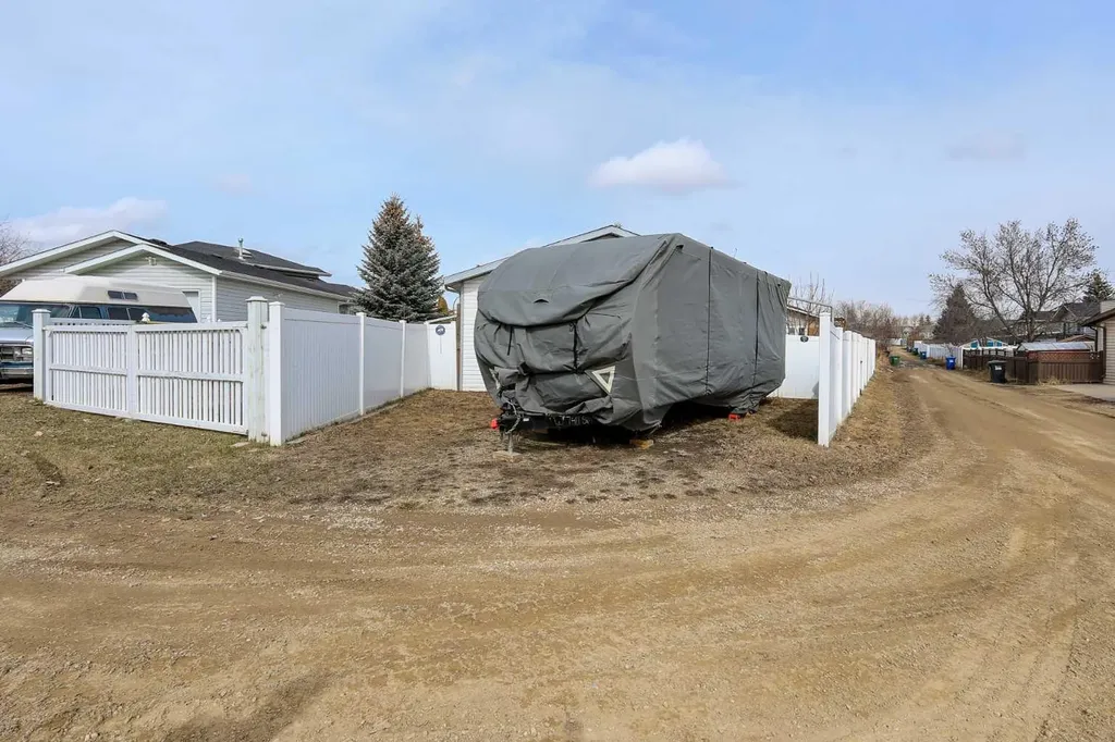 25 Kee Close Red Deer AB T4P 3M4