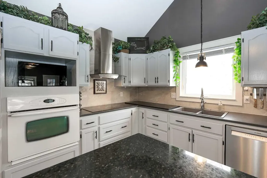 25 Kee Close Red Deer AB T4P 3M4